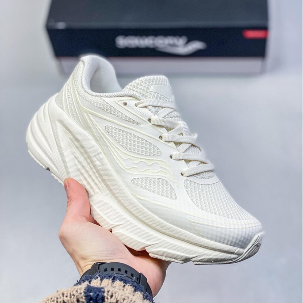 Saucony Guard Amr Commuter Sneakers in White